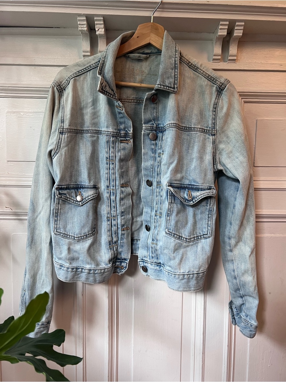 Light wash Gap denim jacket, size M